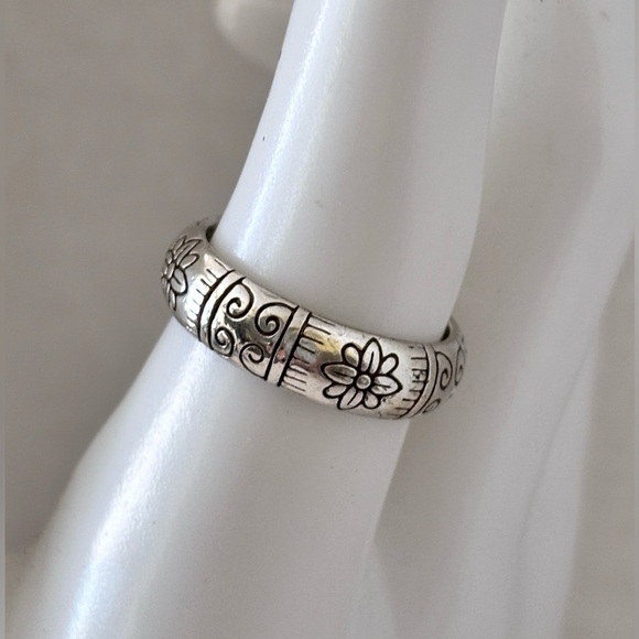 BRIGHTON~Sterling Silver 925 Retired "Marrakesh" Etched Flowers Stack Ring.  Sz8 - Picture 2 of 7